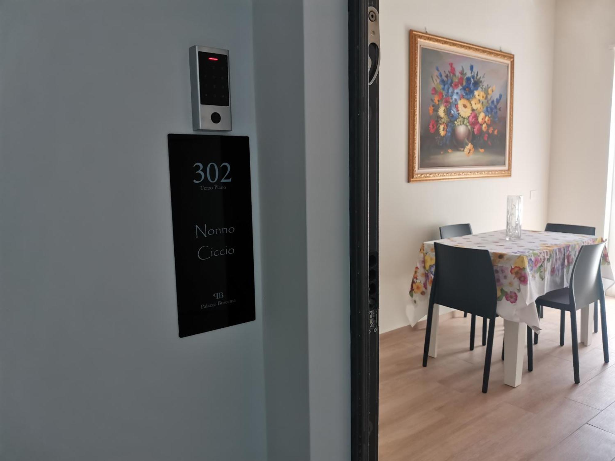 Palazzo Buscema - Appartamenti & Residence 크로토네 외부 사진