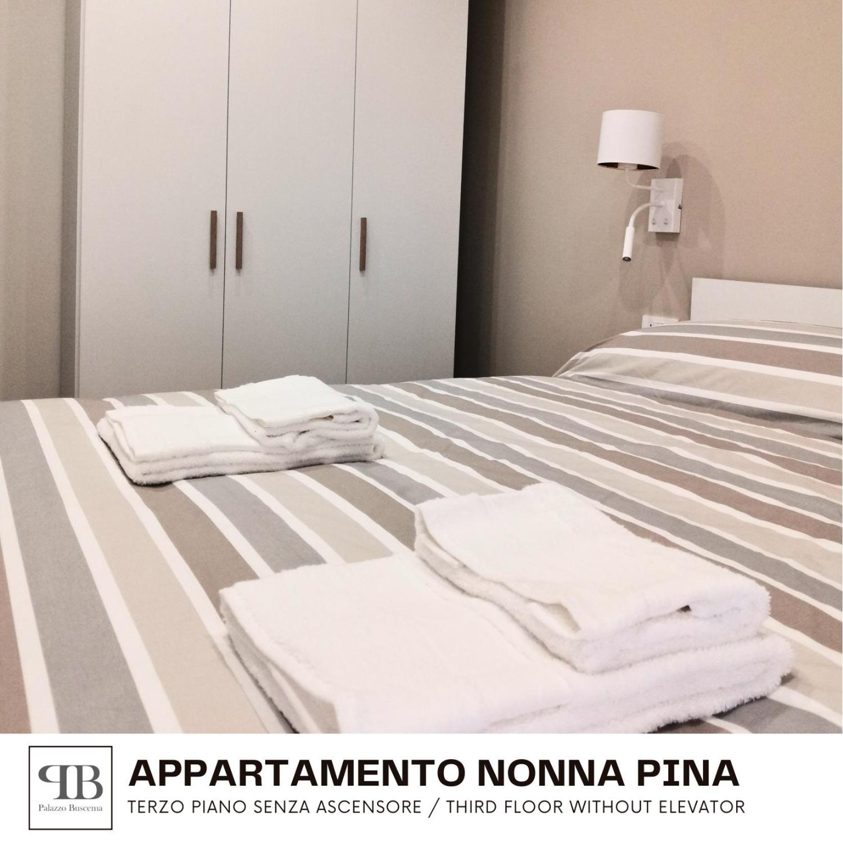Palazzo Buscema - Appartamenti & Residence 크로토네 외부 사진